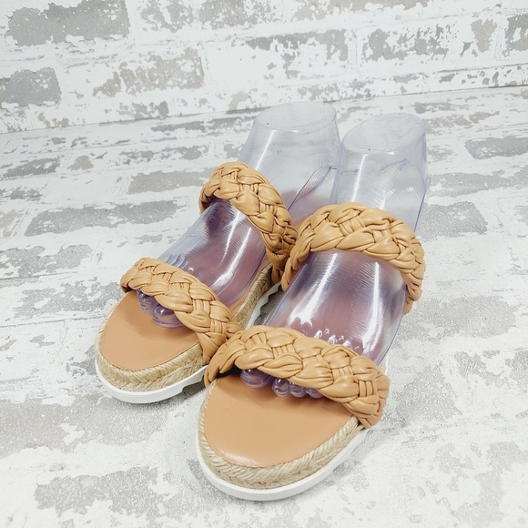 NEW Marc Fisher Jaimee Women's Tan Slip On Flat Summer Sandals D305 - Picture 2 of 12